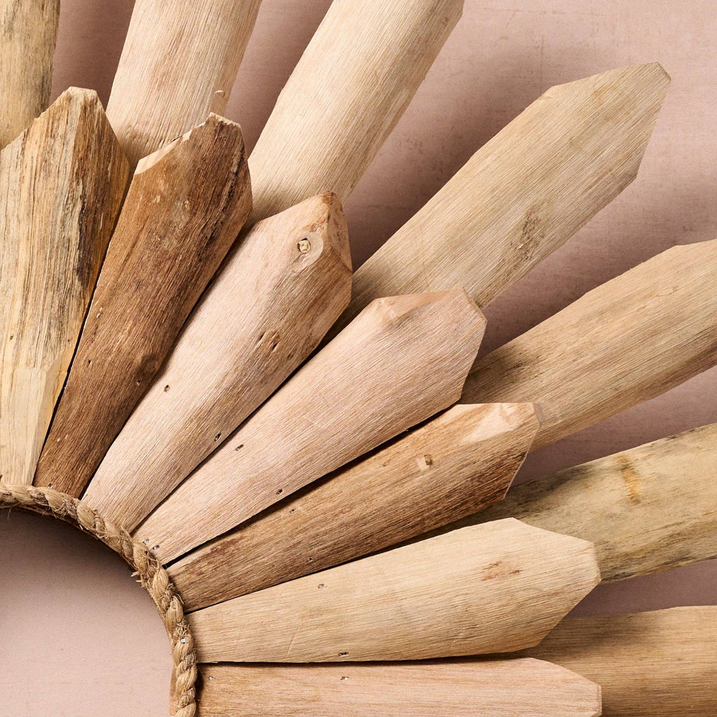 Malaki Daisy Driftwood Wall Hanging